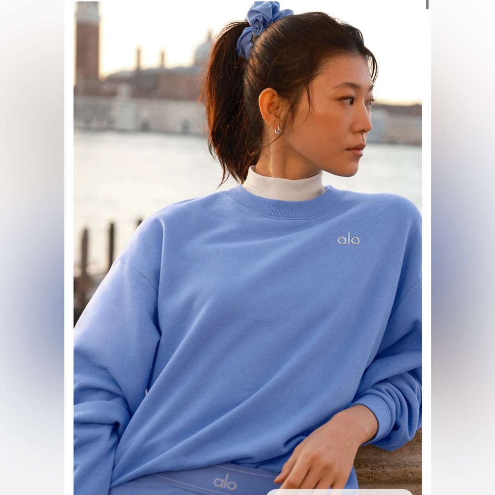 ALO Yoga Accolade Crew Neck Pullover